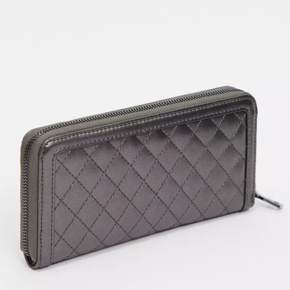 LOVE Moschino Portofino Quilted Nappa Wallet - Picture 5 of 10